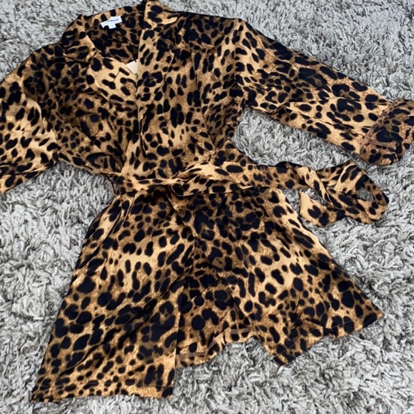 SUPERDOWN LEOPARD PRINT ROBE S - Picture 6 of 8